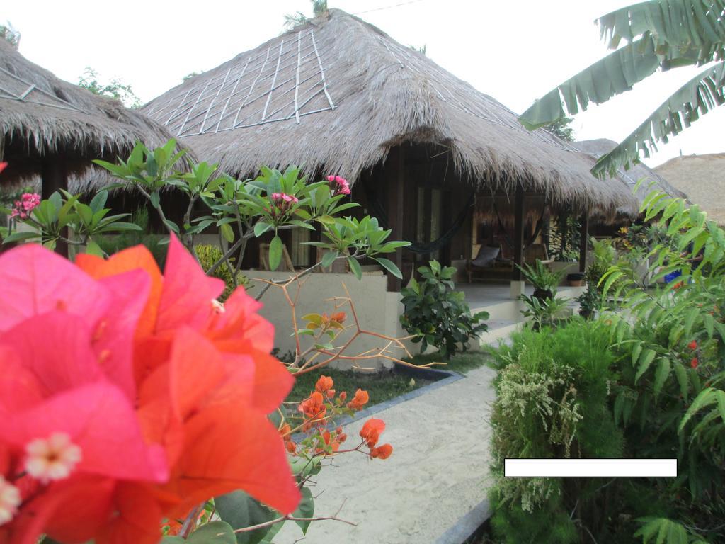 Selong Belanak Bungalows Extérieur photo