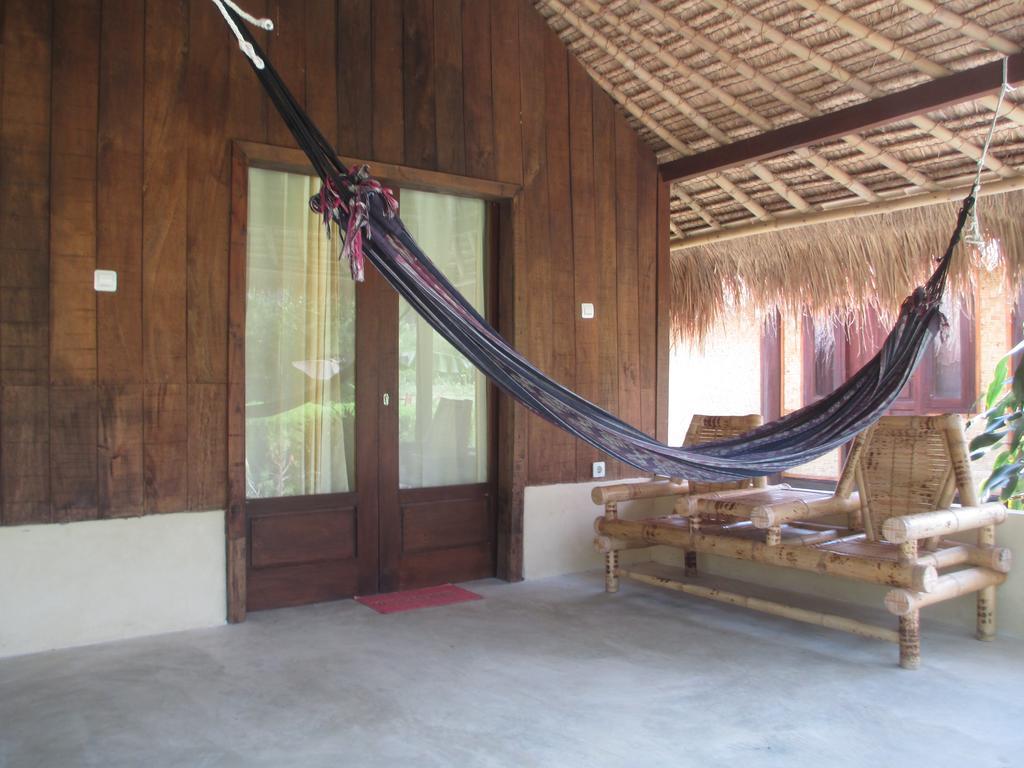 Selong Belanak Bungalows Extérieur photo