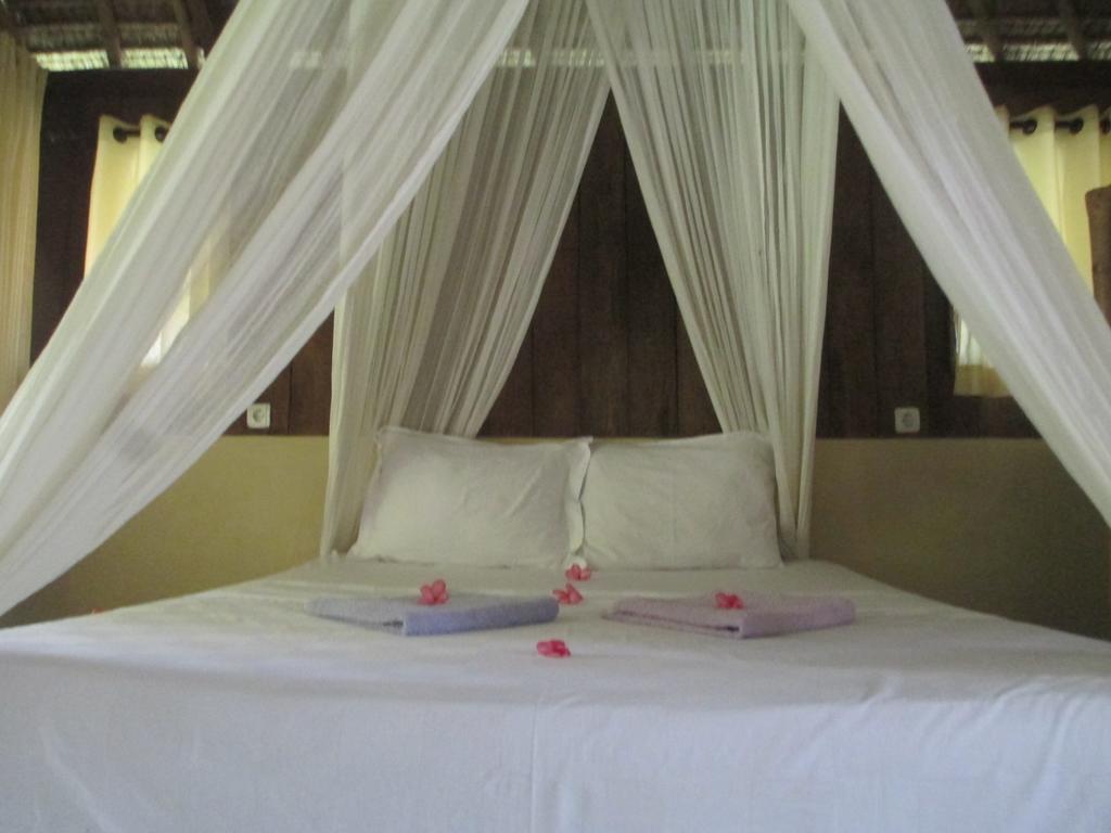 Selong Belanak Bungalows Extérieur photo