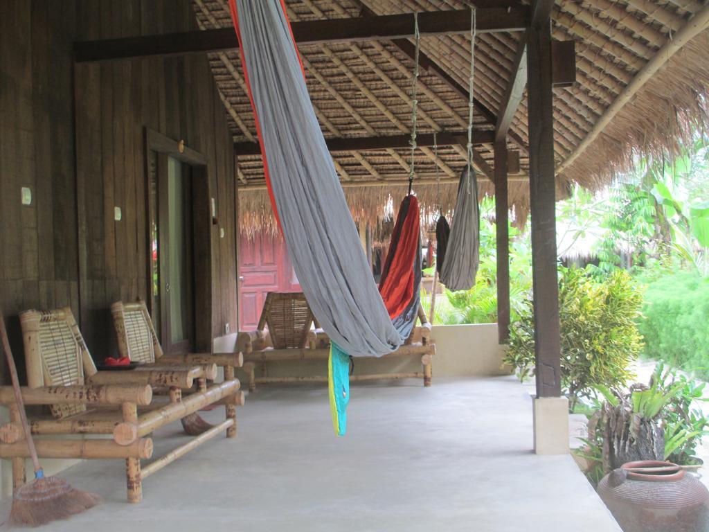 Selong Belanak Bungalows Extérieur photo